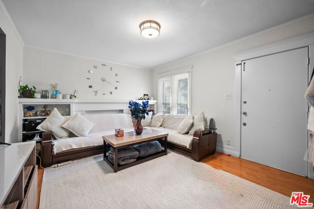 936 S Lucerne Boulevard, Los Angeles, CA 90019