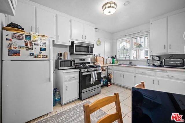 936 S Lucerne Boulevard, Los Angeles, CA 90019