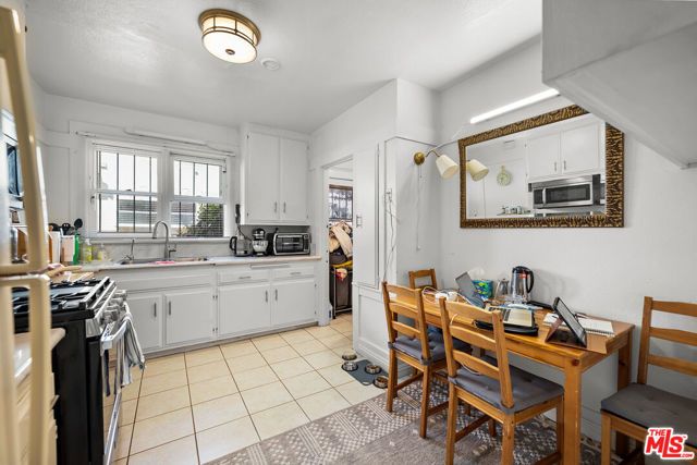 936 S Lucerne Boulevard, Los Angeles, CA 90019