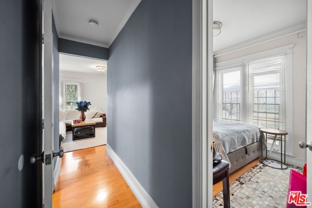 936 S Lucerne Boulevard, Los Angeles, CA 90019