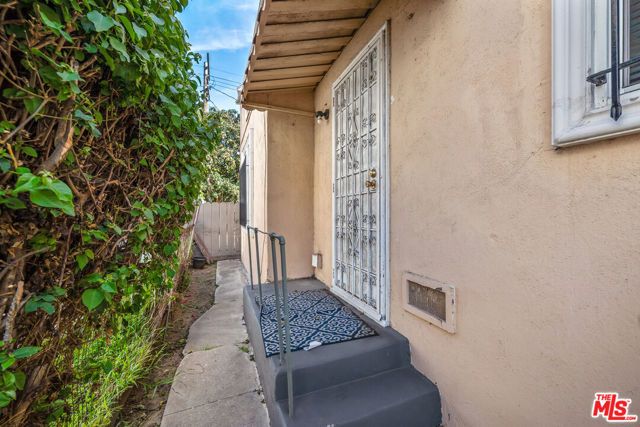 936 S Lucerne Boulevard, Los Angeles, CA 90019