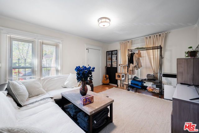 936 S Lucerne Boulevard, Los Angeles, CA 90019