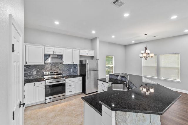3301 Hanger Avenue, Fort Worth, TX 76105