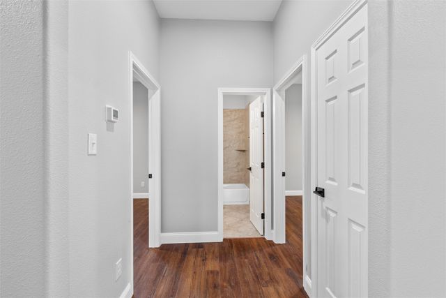 3301 Hanger Avenue, Fort Worth, TX 76105