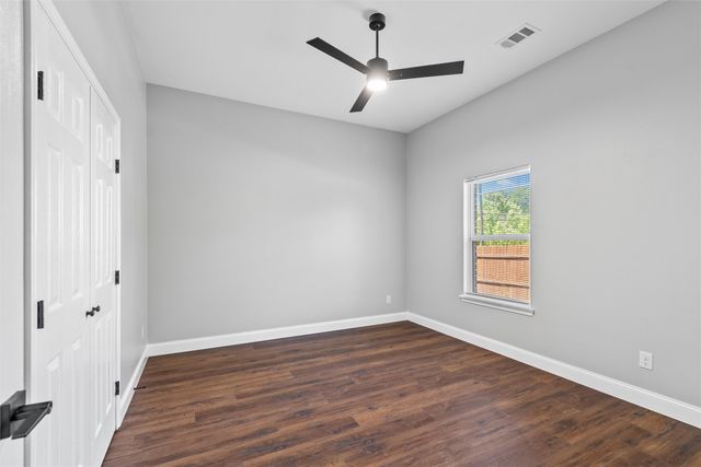 3301 Hanger Avenue, Fort Worth, TX 76105