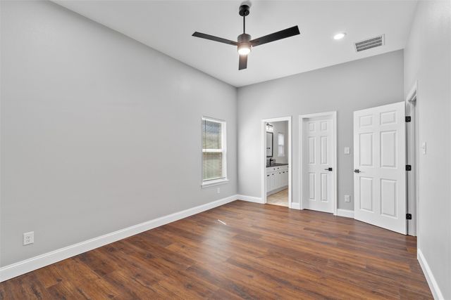 3301 Hanger Avenue, Fort Worth, TX 76105
