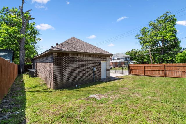 3301 Hanger Avenue, Fort Worth, TX 76105