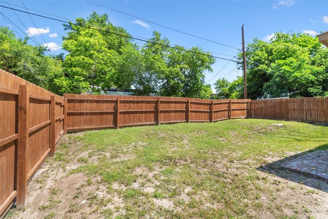 3301 Hanger Avenue, Fort Worth, TX 76105