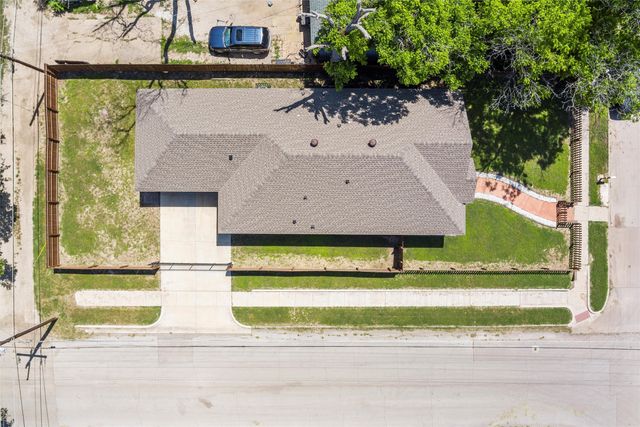 3301 Hanger Avenue, Fort Worth, TX 76105