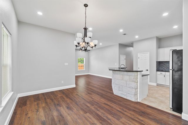 3301 Hanger Avenue, Fort Worth, TX 76105