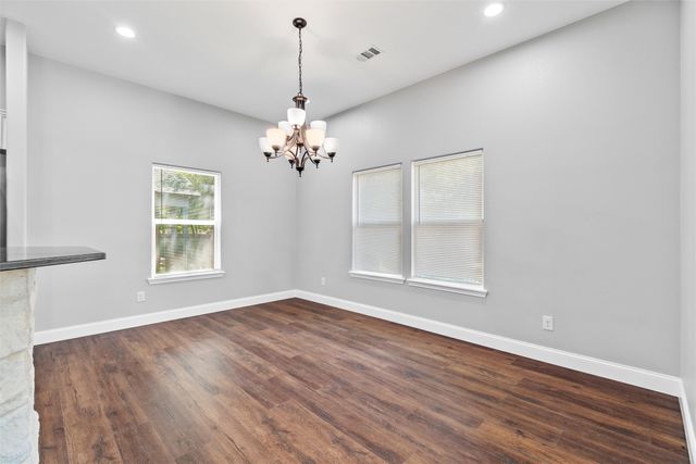 3301 Hanger Avenue, Fort Worth, TX 76105
