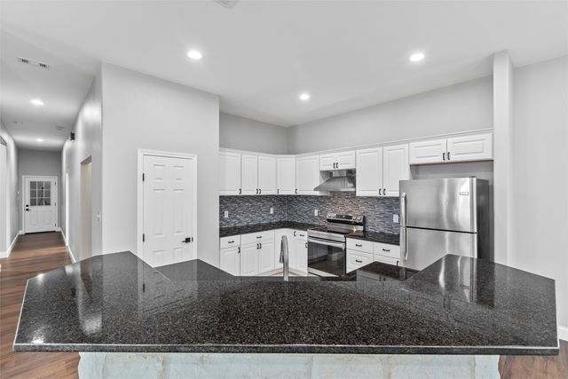 3301 Hanger Avenue, Fort Worth, TX 76105