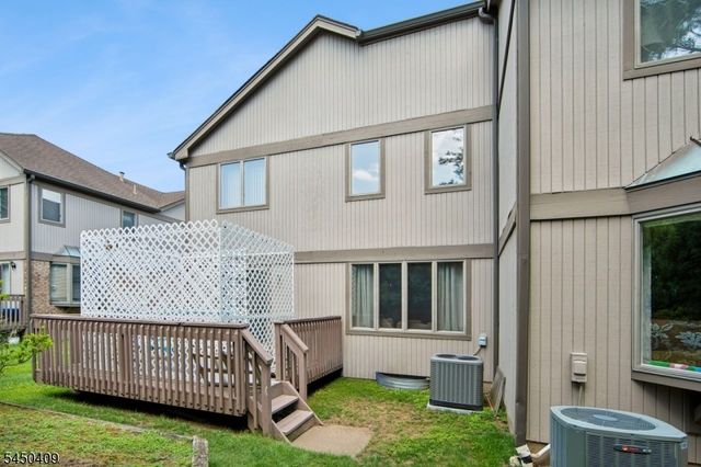 18 Maltese Dr, Fair Lawn Boro, NJ 07410