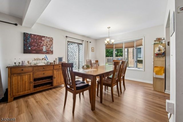18 Maltese Dr, Fair Lawn Boro, NJ 07410