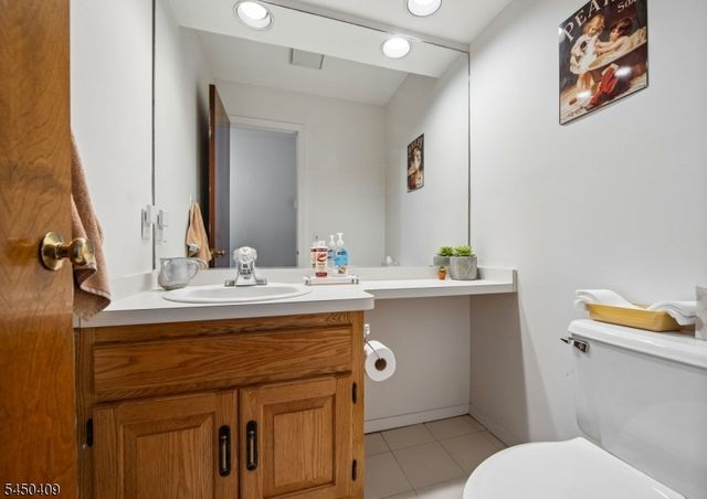 18 Maltese Dr, Fair Lawn Boro, NJ 07410