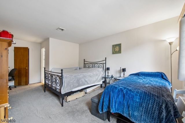 18 Maltese Dr, Fair Lawn Boro, NJ 07410