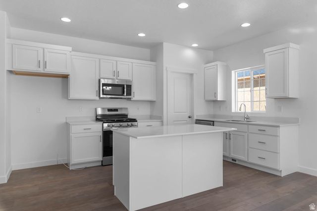 8211 W DIAMOND PEAK WAY, Magna, UT 84044