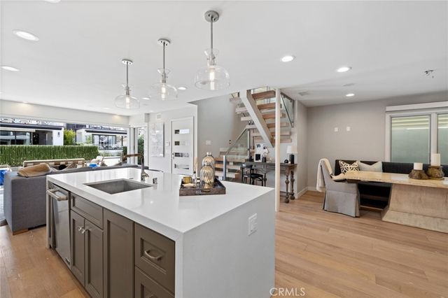 219 Diamond Avenue, Newport Beach, CA 92662