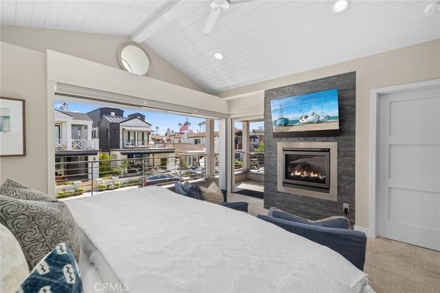 219 Diamond Avenue, Newport Beach, CA 92662