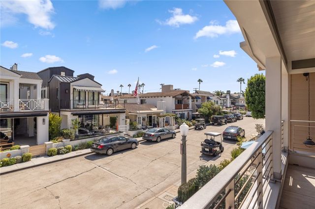 219 Diamond Avenue, Newport Beach, CA 92662