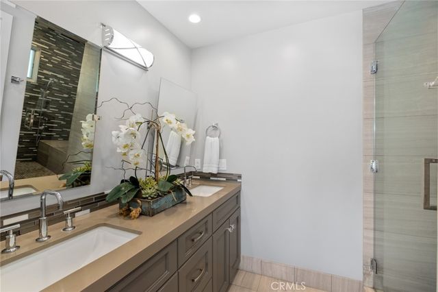219 Diamond Avenue, Newport Beach, CA 92662