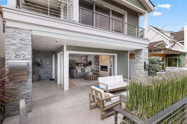 219 Diamond Avenue, Newport Beach, CA 92662