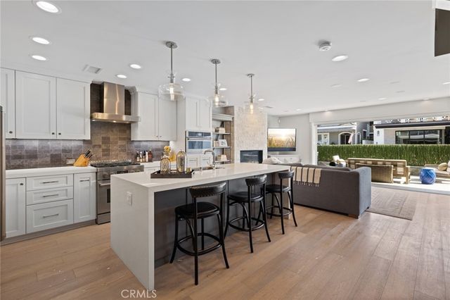 219 Diamond Avenue, Newport Beach, CA 92662