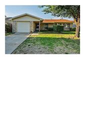 501 Bay Shore Drive, Garland, TX 75040