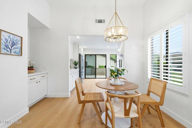 41040 Village 41, Camarillo, CA 93012