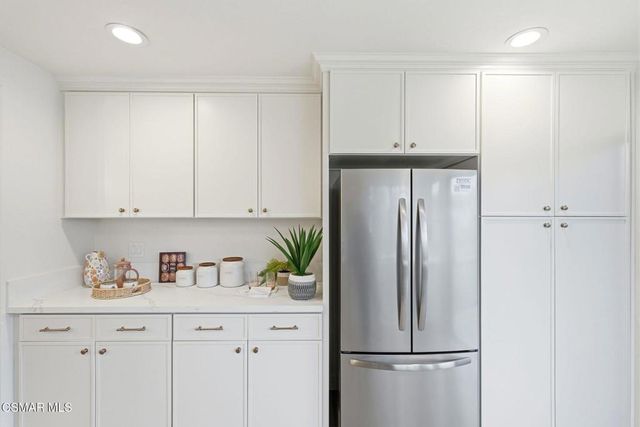 41040 Village 41, Camarillo, CA 93012