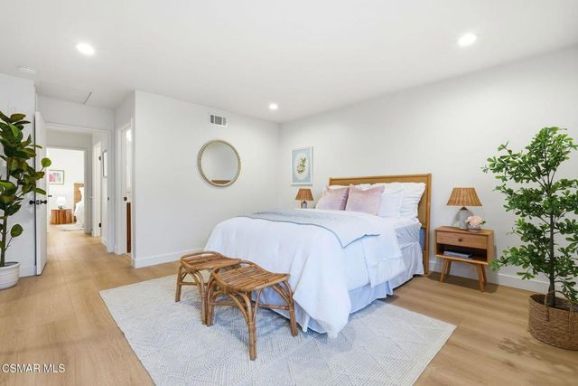 41040 Village 41, Camarillo, CA 93012