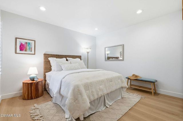 41040 Village 41, Camarillo, CA 93012