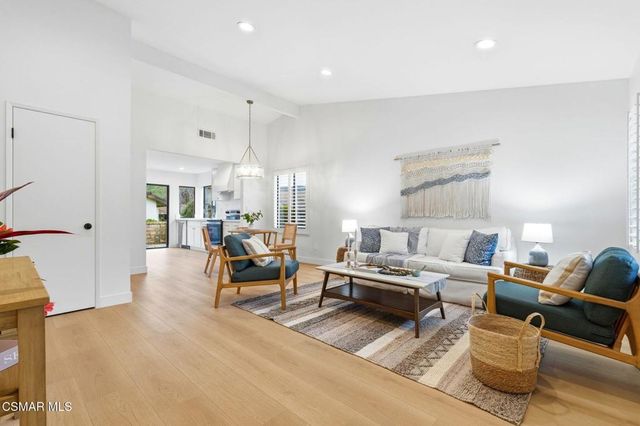 41040 Village 41, Camarillo, CA 93012