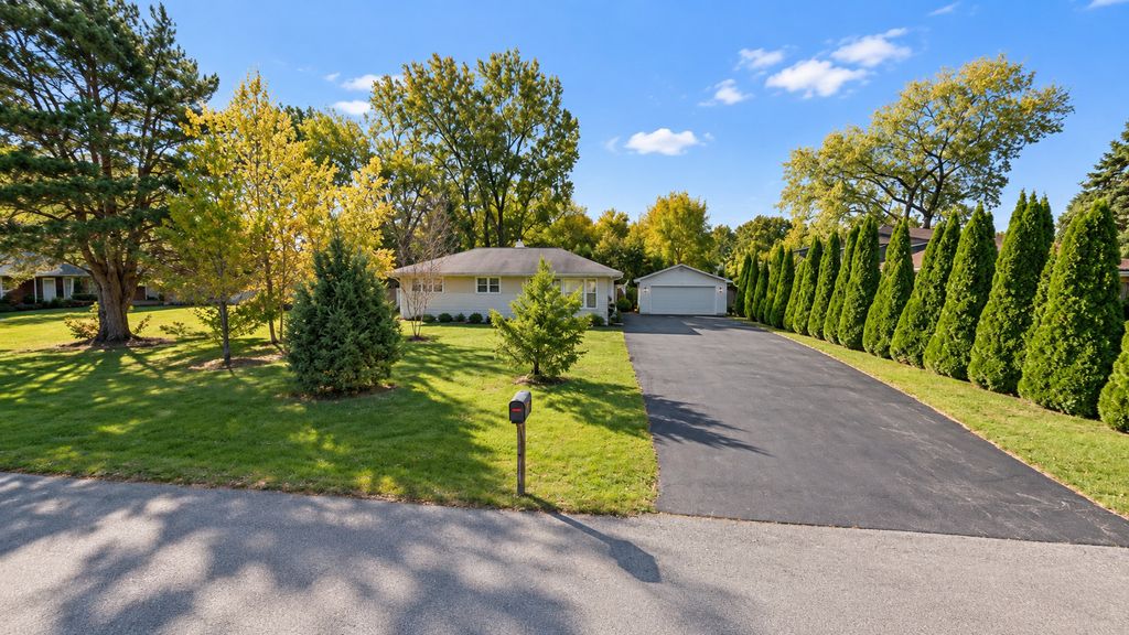 7915 W 101st Place, Palos Hills, IL 60465