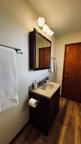 4801 Everlou Road, Cedar Rapids, IA 52404