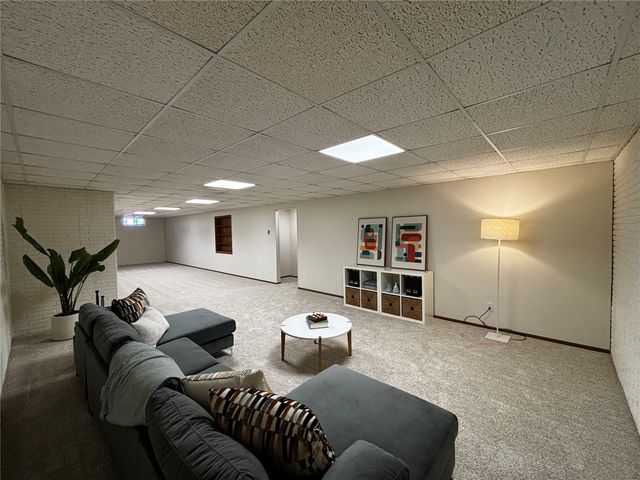 4801 Everlou Road, Cedar Rapids, IA 52404