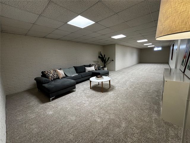 4801 Everlou Road, Cedar Rapids, IA 52404