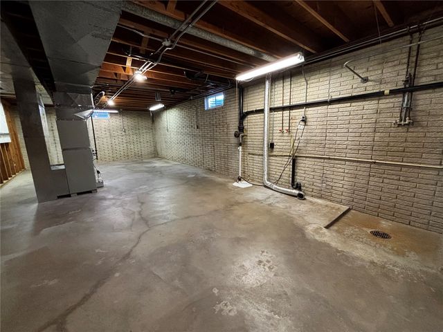 4801 Everlou Road, Cedar Rapids, IA 52404