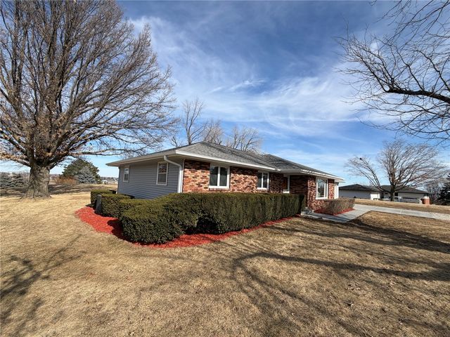 4801 Everlou Road, Cedar Rapids, IA 52404