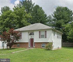 27 CARVER RD, Cabin John, MD 20818