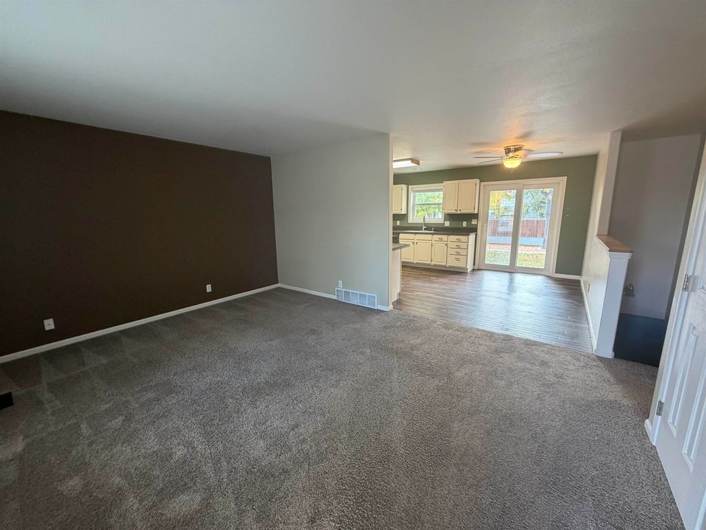 1272 7th St, Powell, WY 82435 photo 2