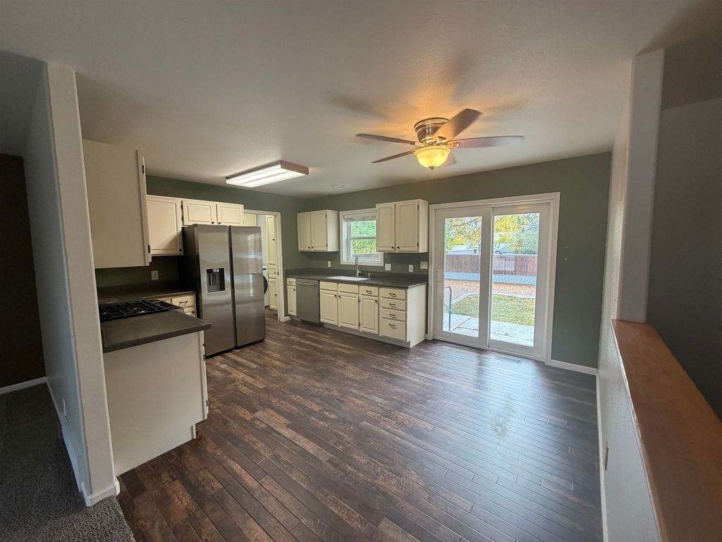 1272 7th St, Powell, WY 82435 photo 3