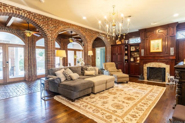 1301 Charlestowne Ln, Lake Charles, LA 70605