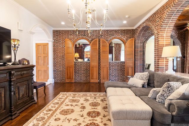 1301 Charlestowne Ln, Lake Charles, LA 70605