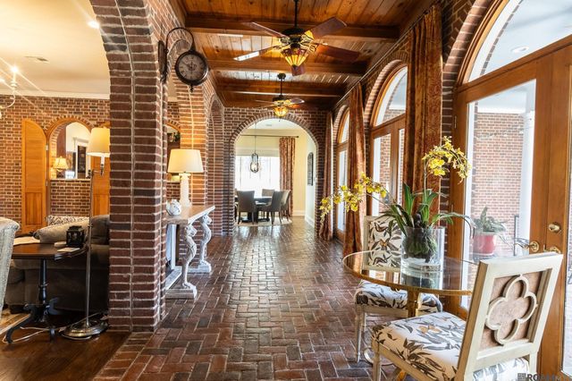 1301 Charlestowne Ln, Lake Charles, LA 70605