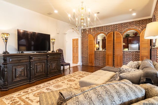 1301 Charlestowne Ln, Lake Charles, LA 70605
