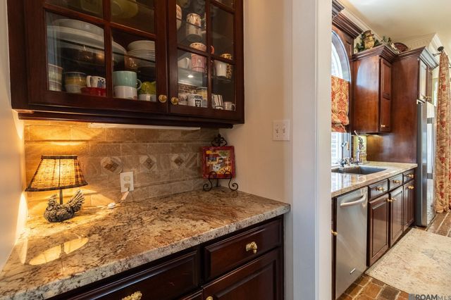 1301 Charlestowne Ln, Lake Charles, LA 70605