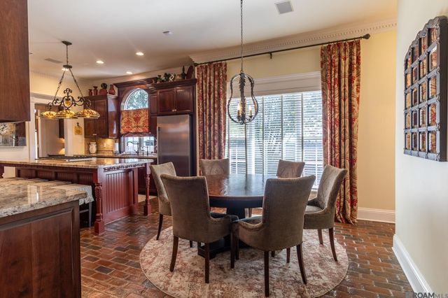 1301 Charlestowne Ln, Lake Charles, LA 70605