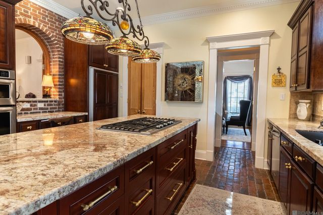 1301 Charlestowne Ln, Lake Charles, LA 70605