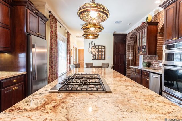 1301 Charlestowne Ln, Lake Charles, LA 70605